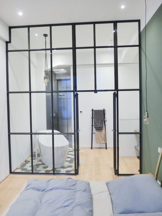 Große Trennwand Bad Schlafzimmer aus Glas